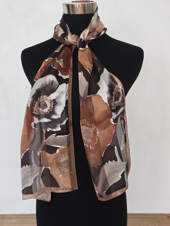 Jones New York Accessories - Vintage Jones New York 💯 Silk Scarf